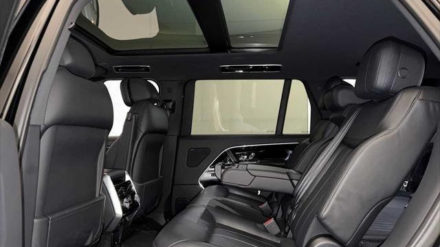 2023 Land Rover Range Rover P530 SE LWB