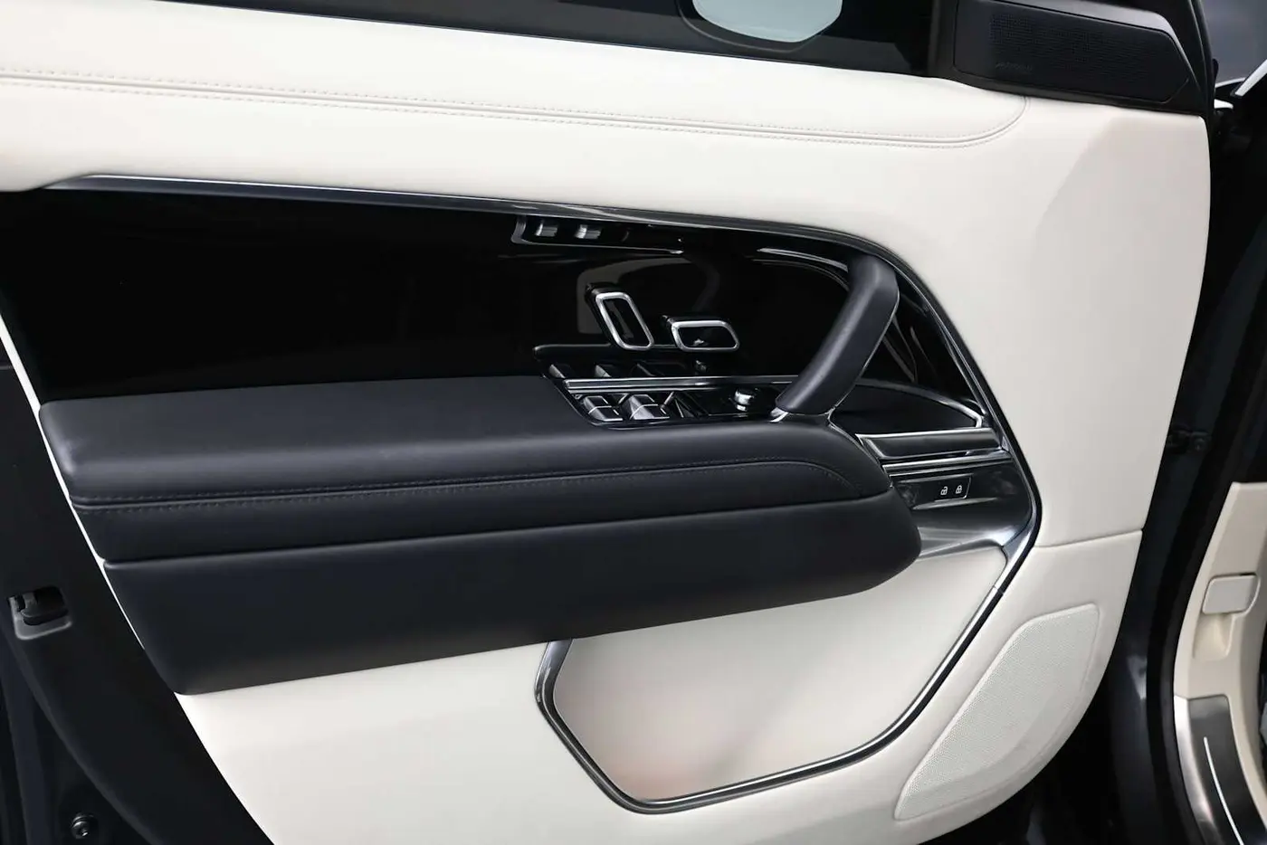 2023 Land Rover Range Rover - $92,257