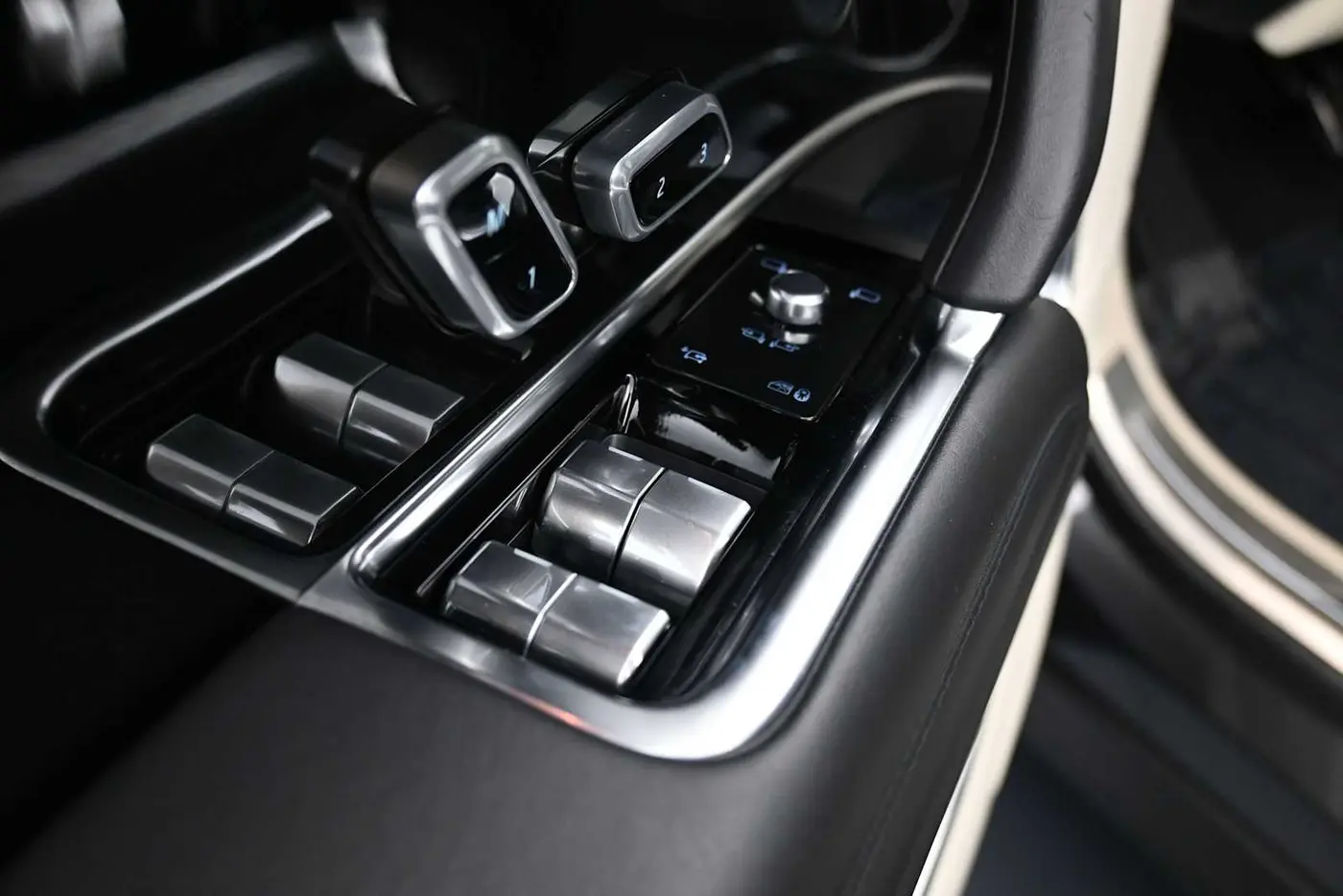 2023 Land Rover Range Rover - $92,257
