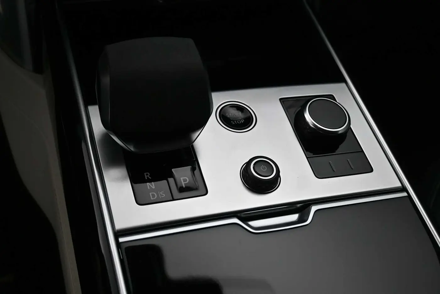 2023 Land Rover Range Rover - $92,257