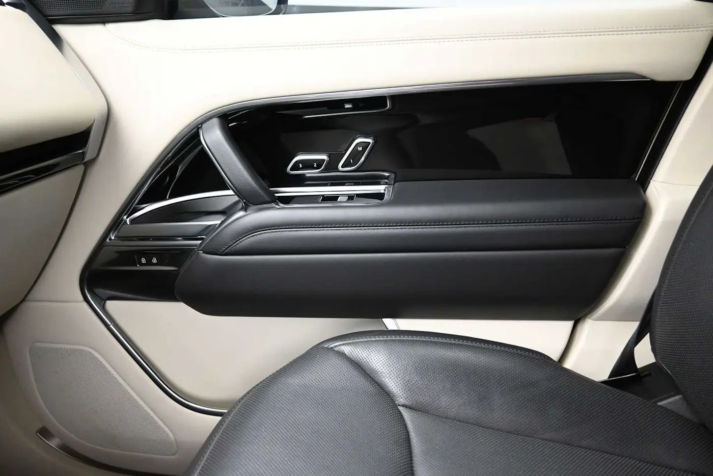 2023 Land Rover Range Rover - $92,257