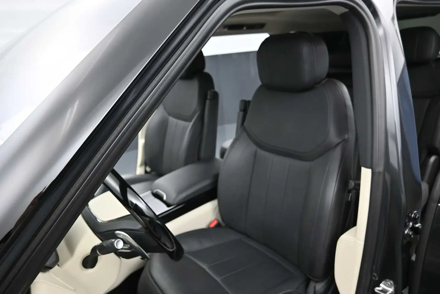 2023 Land Rover Range Rover - $92,257