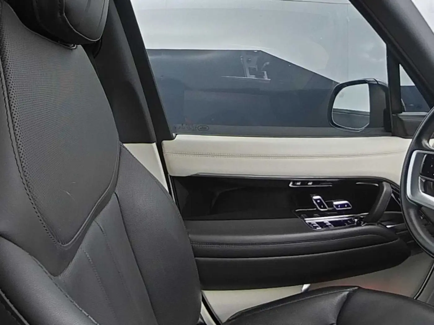 2023 Land Rover Range Rover - $92,257
