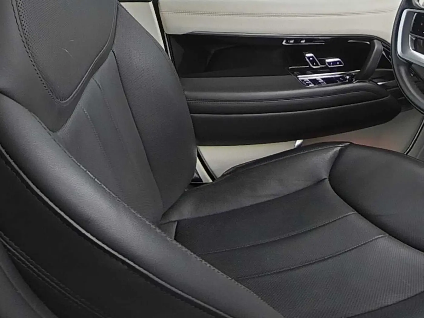 2023 Land Rover Range Rover - $92,257