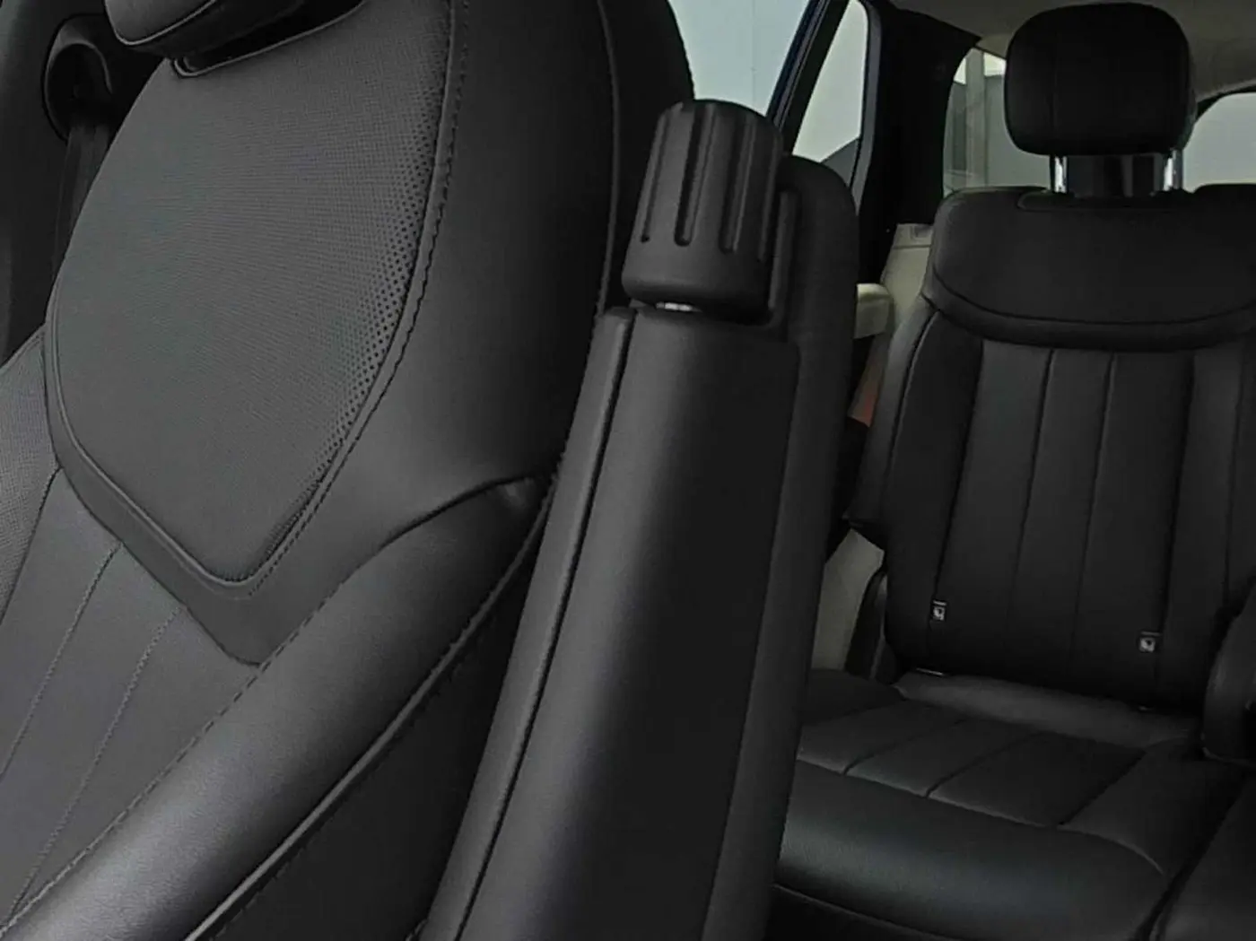 2023 Land Rover Range Rover - $92,257