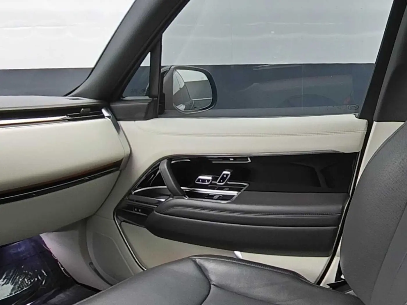 2023 Land Rover Range Rover - $92,257