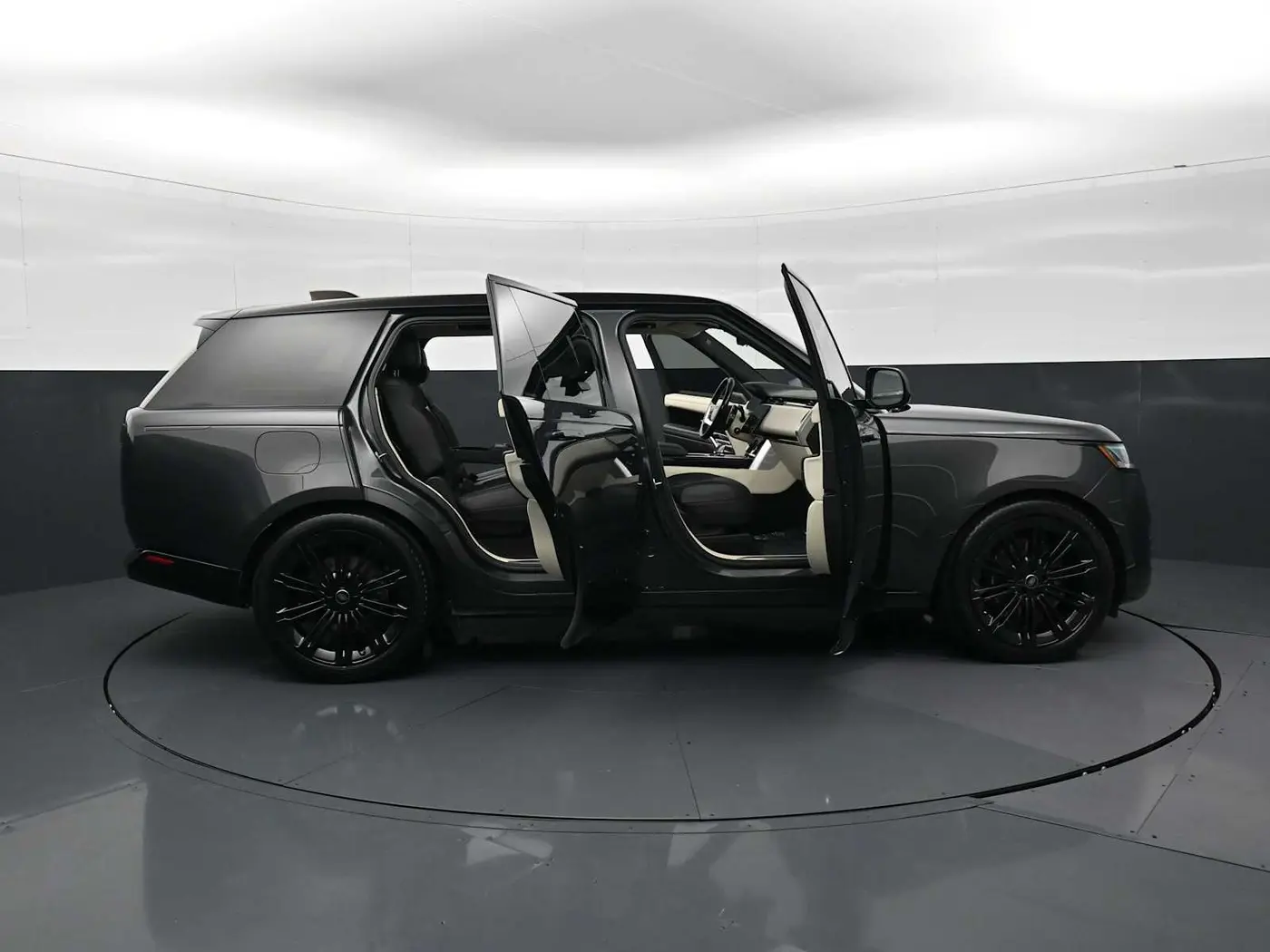 2023 Land Rover Range Rover - $92,257