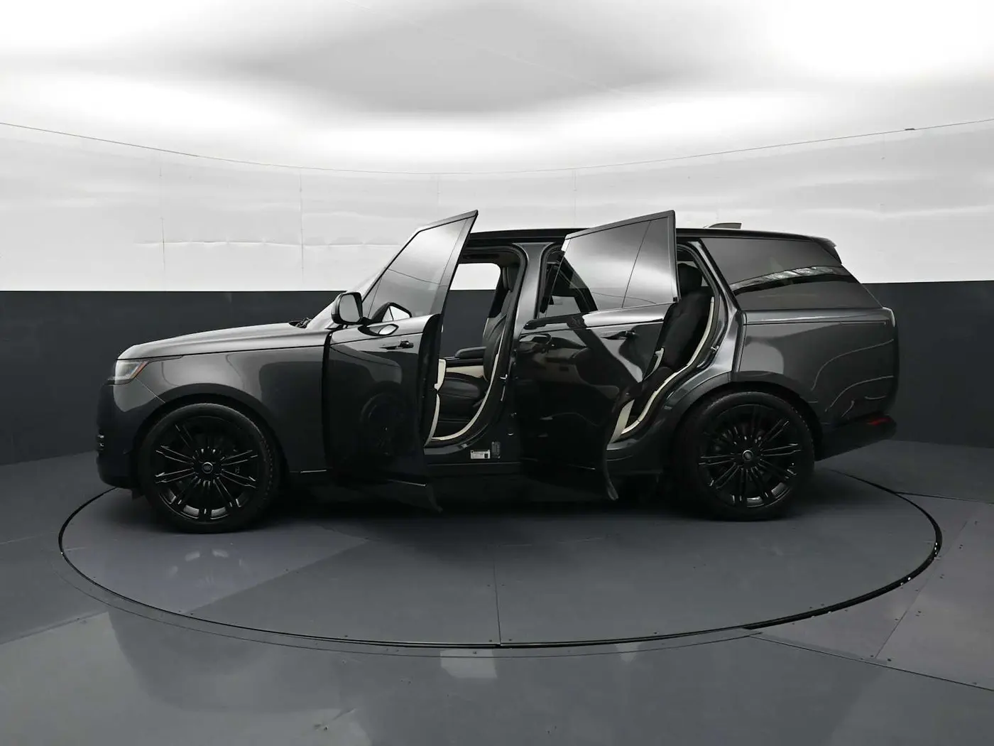 2023 Land Rover Range Rover - $92,257