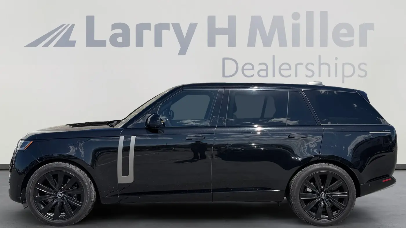 2023 Land Rover Range Rover P530 SE LWB