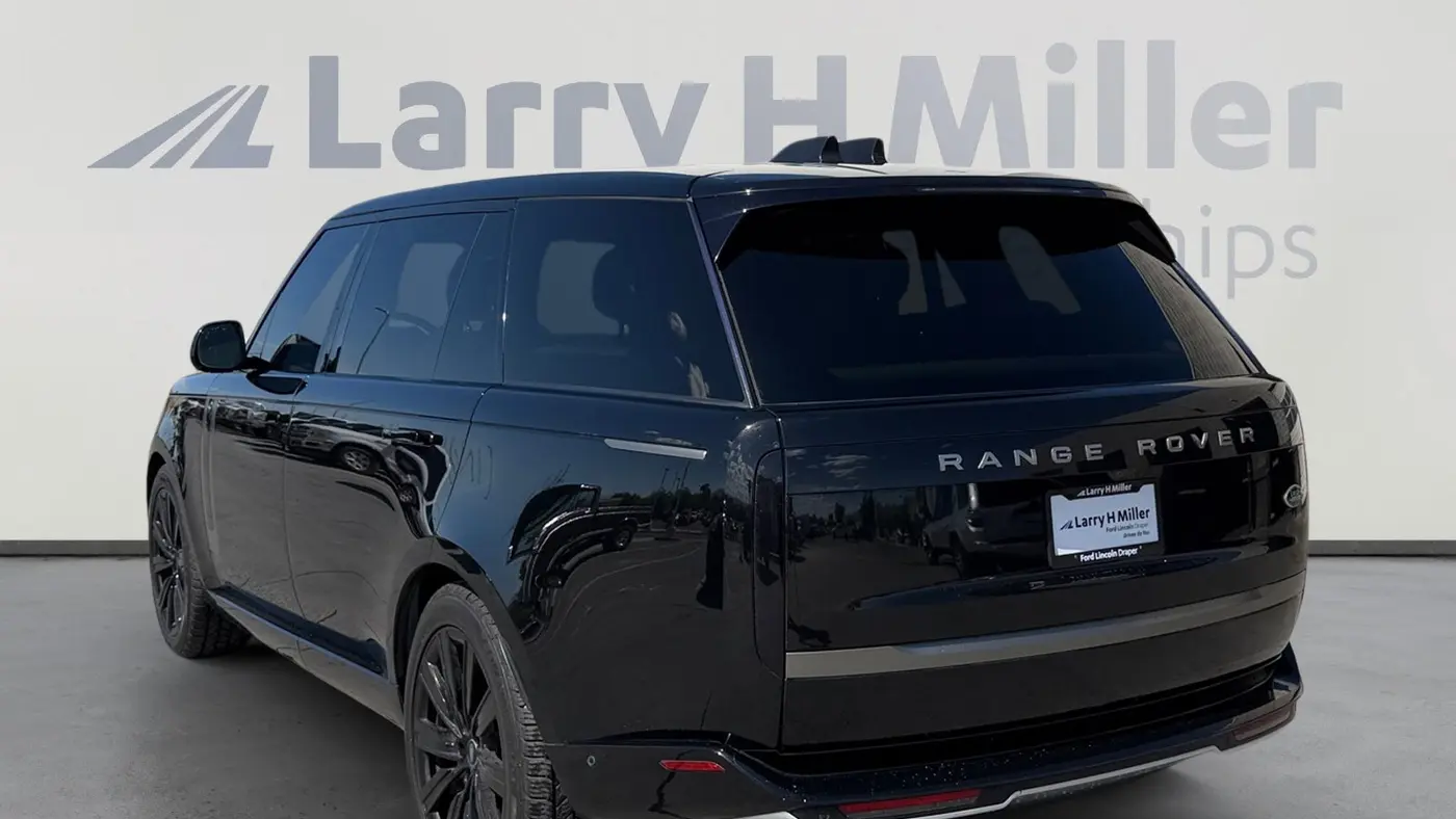 2023 Land Rover Range Rover P530 SE LWB