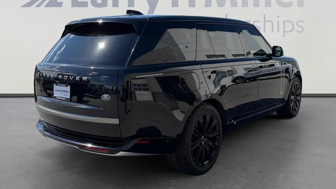 2023 Land Rover Range Rover P530 SE LWB