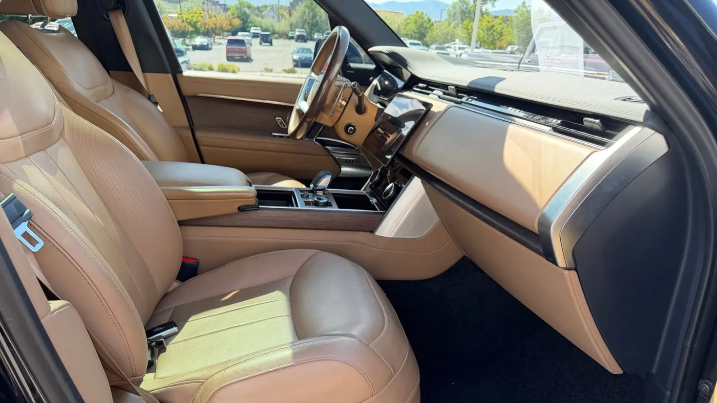 2023 Land Rover Range Rover P530 SE LWB