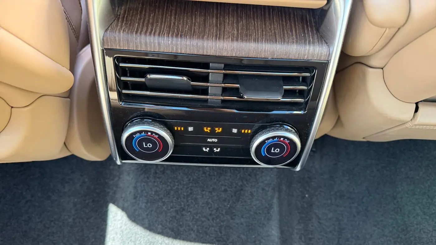 2023 Land Rover Range Rover P530 SE LWB