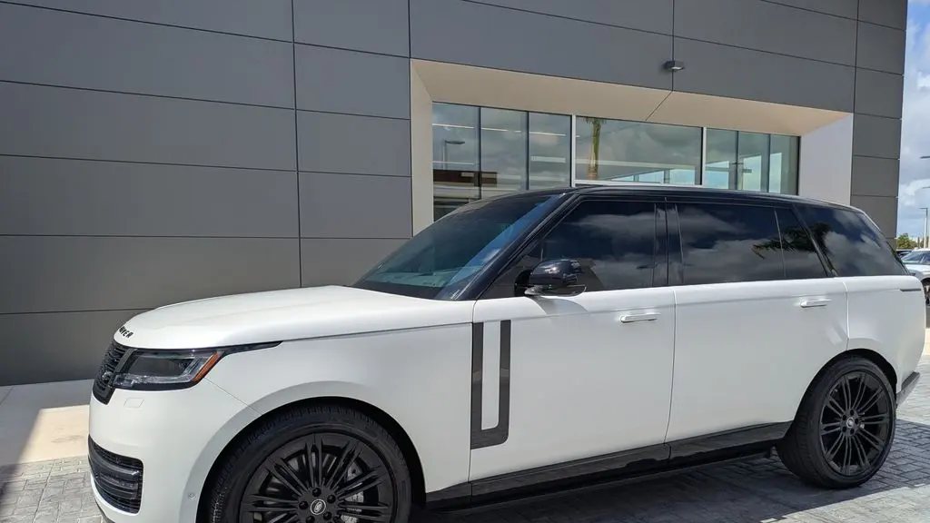 2025 Land Rover Range Rover P530 SE LWB