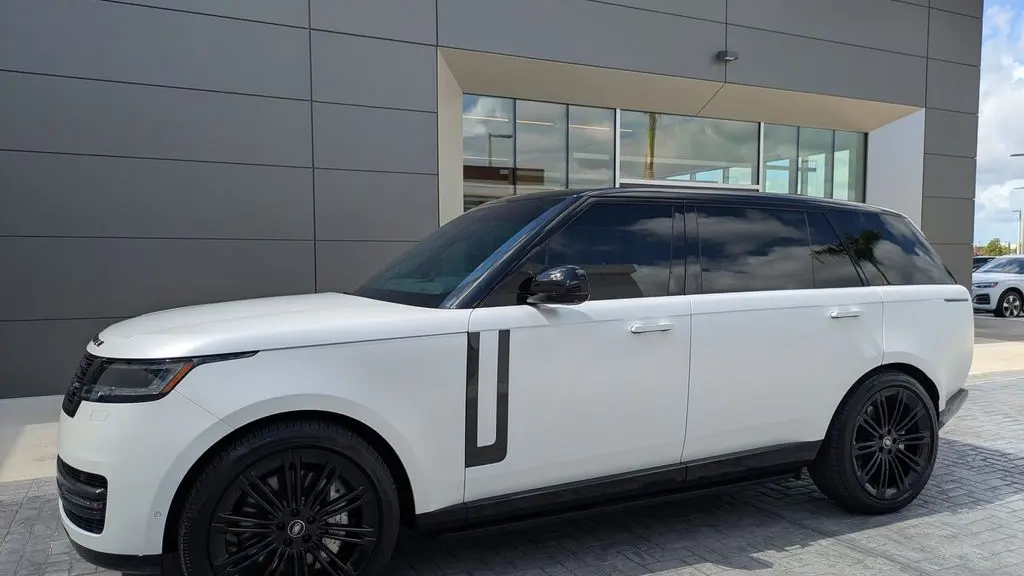 2025 Land Rover Range Rover P530 SE LWB