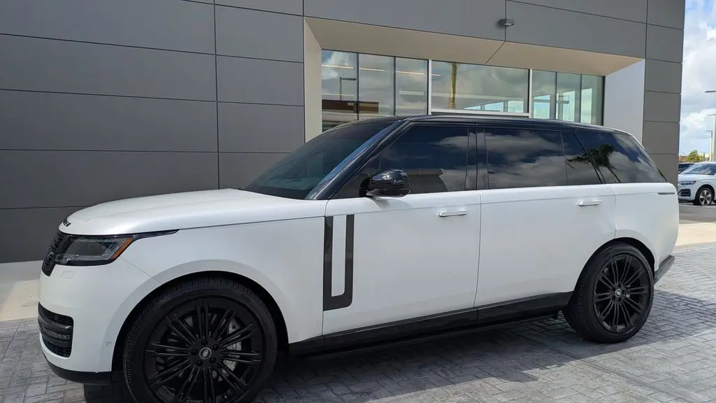 2025 Land Rover Range Rover P530 SE LWB