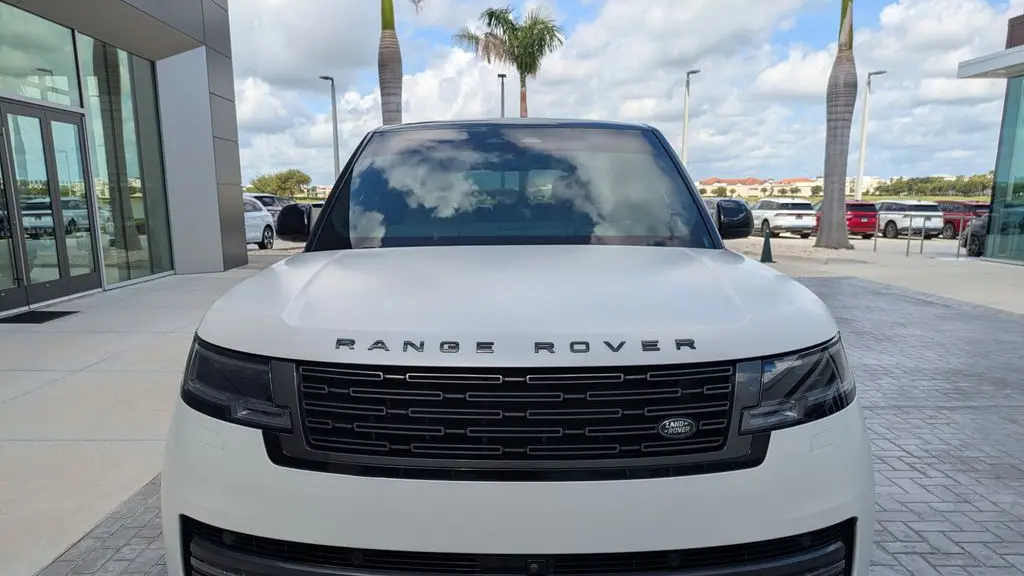 2025 Land Rover Range Rover P530 SE LWB