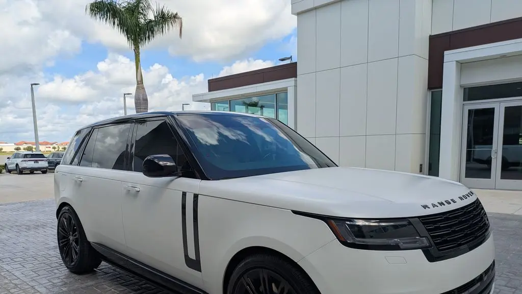 2025 Land Rover Range Rover P530 SE LWB