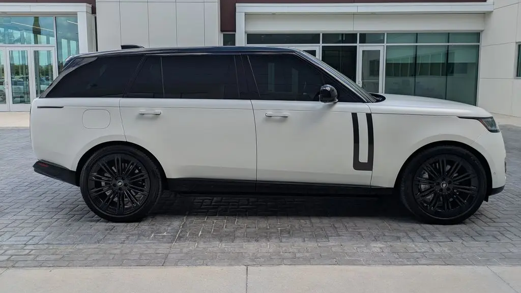 2025 Land Rover Range Rover P530 SE LWB