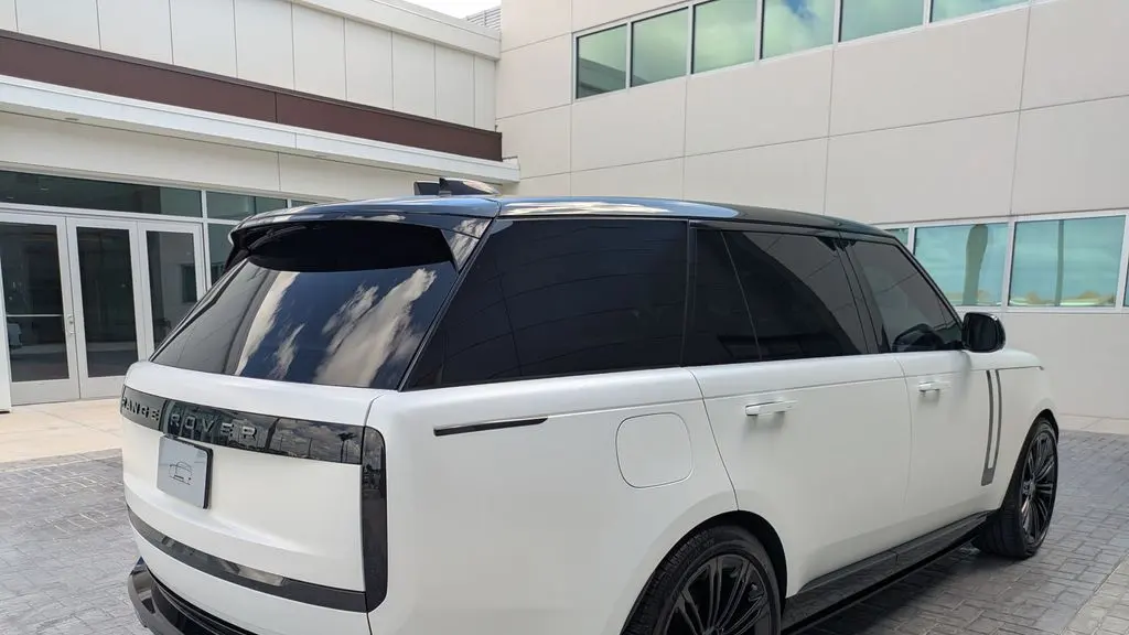 2025 Land Rover Range Rover P530 SE LWB