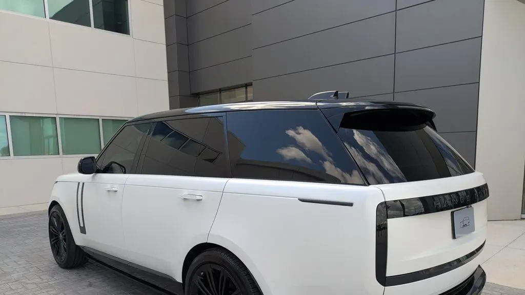 2025 Land Rover Range Rover P530 SE LWB