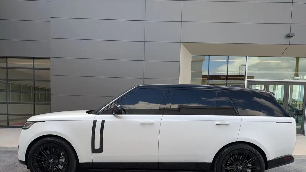 2025 Land Rover Range Rover P530 SE LWB