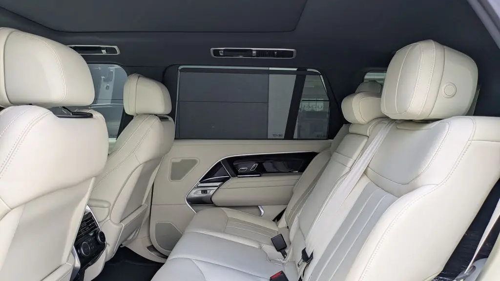 2025 Land Rover Range Rover P530 SE LWB