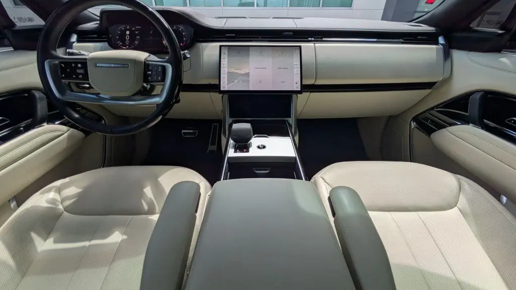 2025 Land Rover Range Rover P530 SE LWB