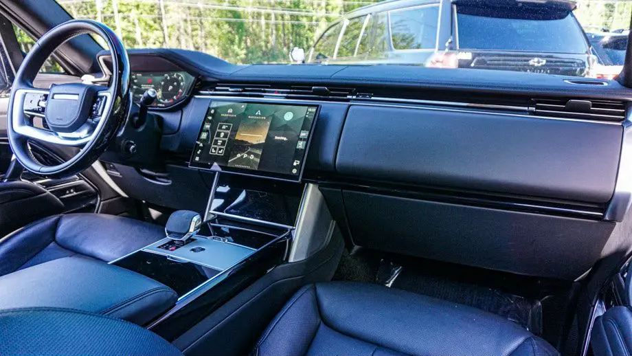 2024 Land Rover Range Rover P530 SE LWB