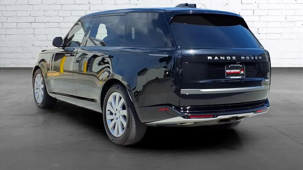 2025 Land Rover Range Rover P400 SE LWB