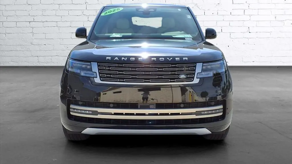 2025 Land Rover Range Rover P400 SE LWB