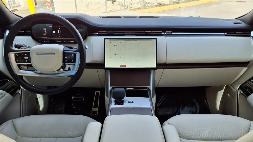 2025 Land Rover Range Rover P400 SE LWB