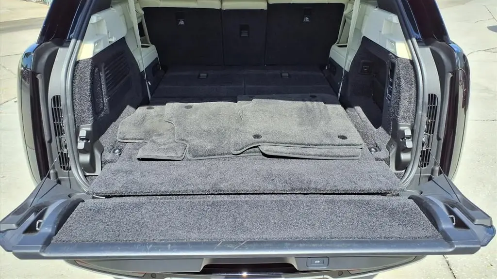 2025 Land Rover Range Rover P400 SE LWB