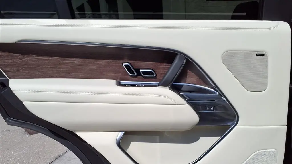 2025 Land Rover Range Rover P400 SE LWB