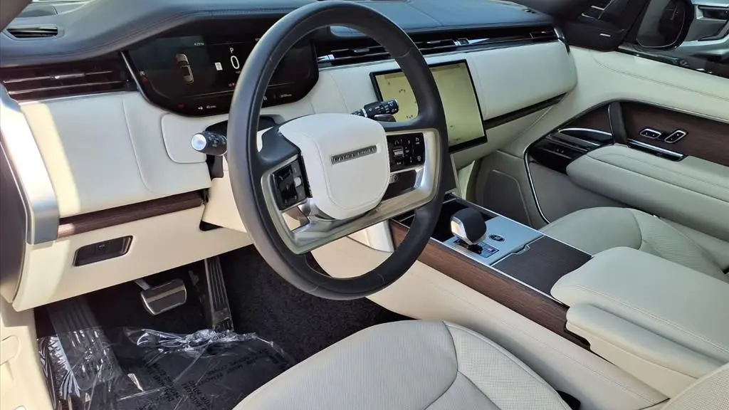 2025 Land Rover Range Rover P400 SE LWB