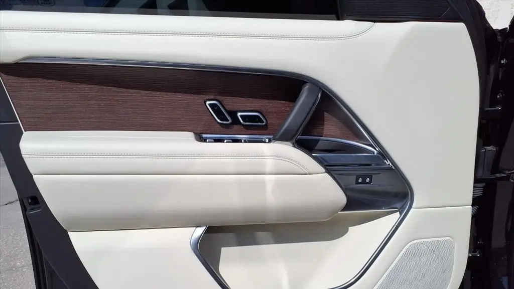 2025 Land Rover Range Rover P400 SE LWB