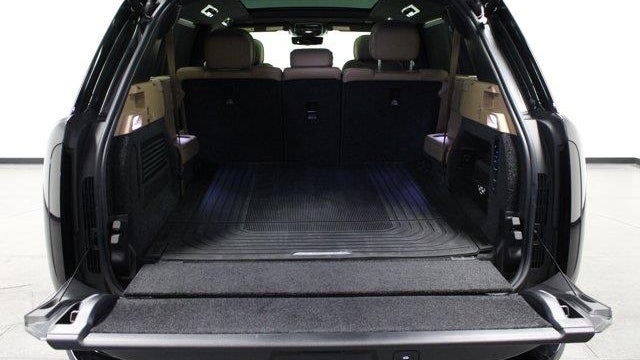 2025 Land Rover Range Rover P400 SE LWB