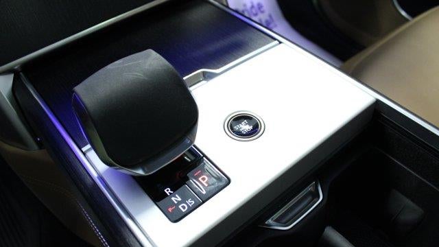 2025 Land Rover Range Rover P400 SE LWB
