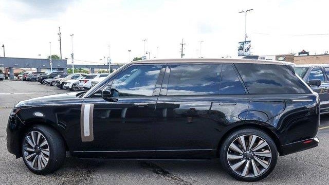2026 Land Rover Range Rover P615 SV LWB
