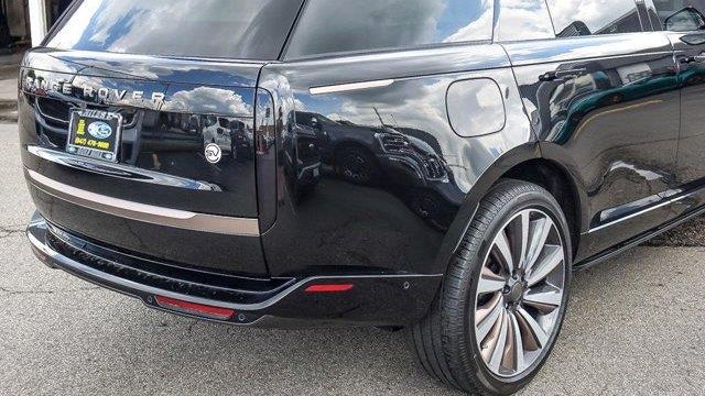 2026 Land Rover Range Rover P615 SV LWB