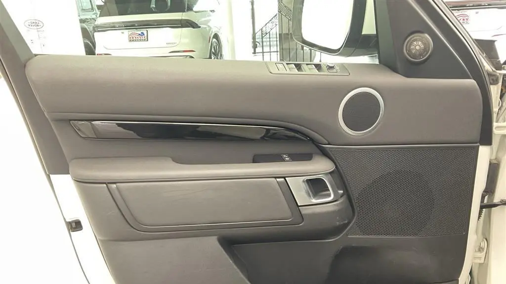 2020 Land Rover Discovery SE