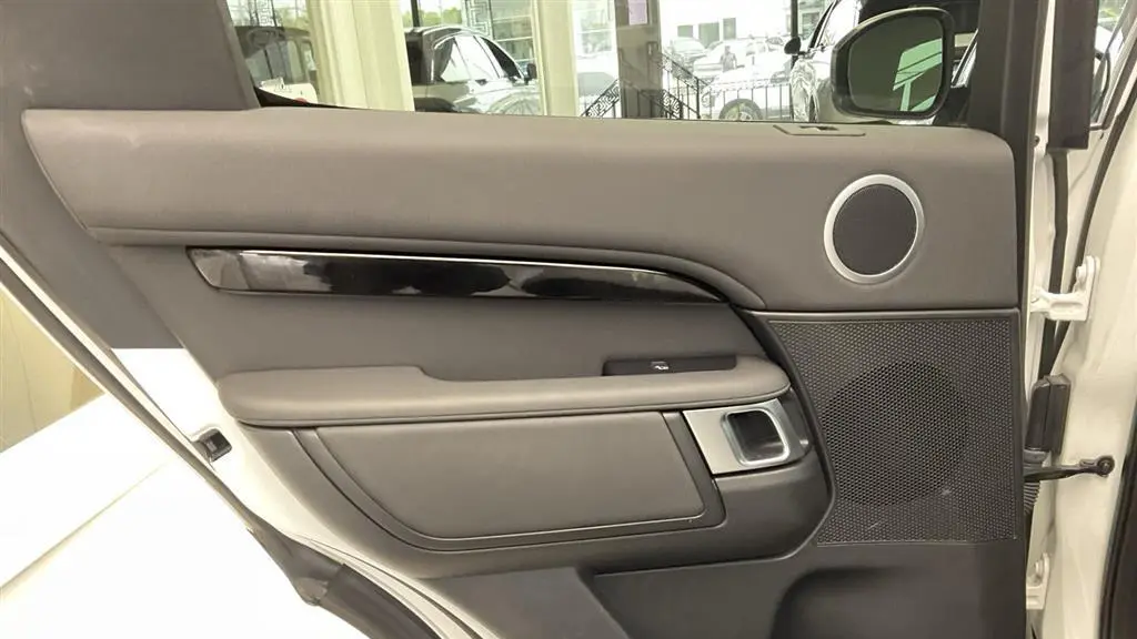 2020 Land Rover Discovery SE