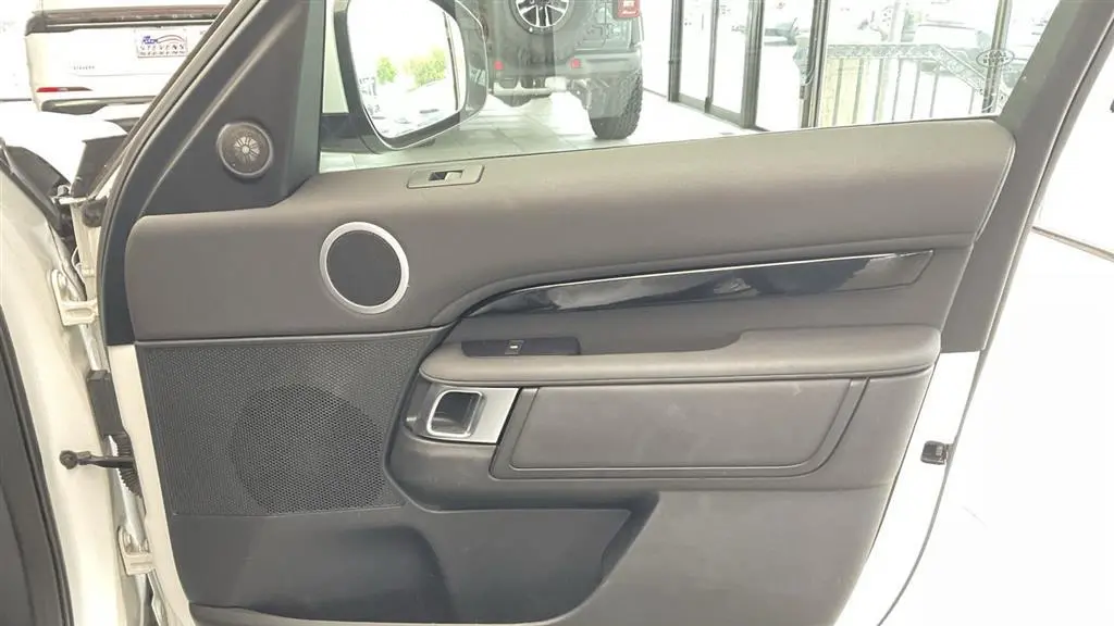 2020 Land Rover Discovery SE