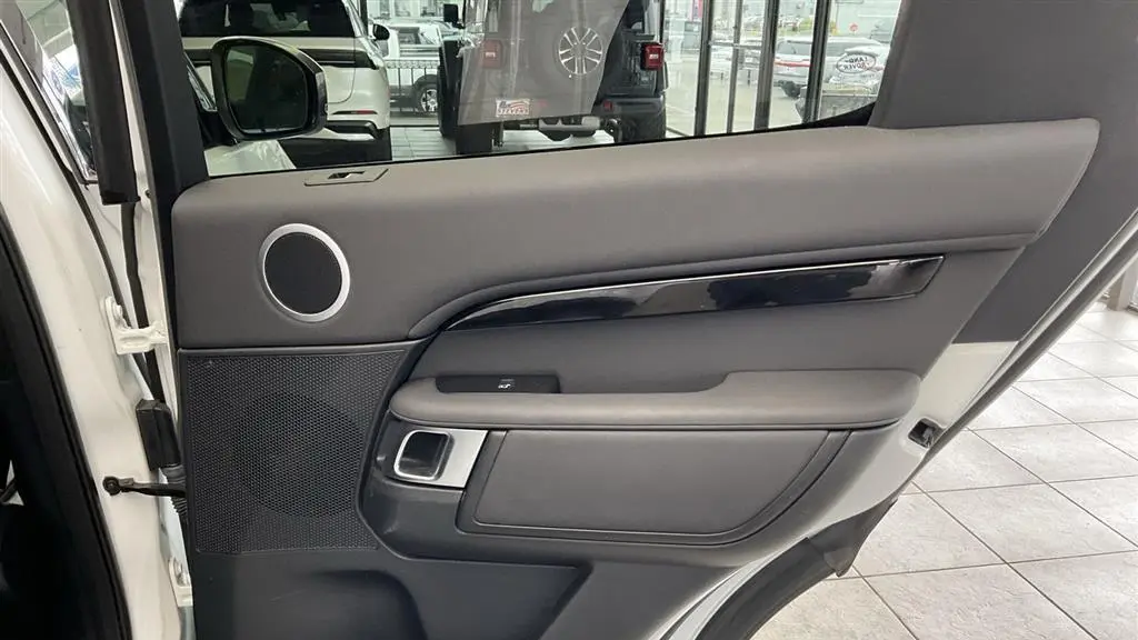 2020 Land Rover Discovery SE