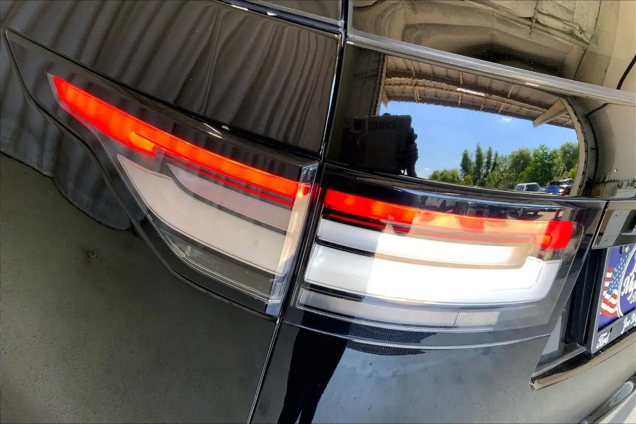 2020 Land Rover Discovery - $11,991