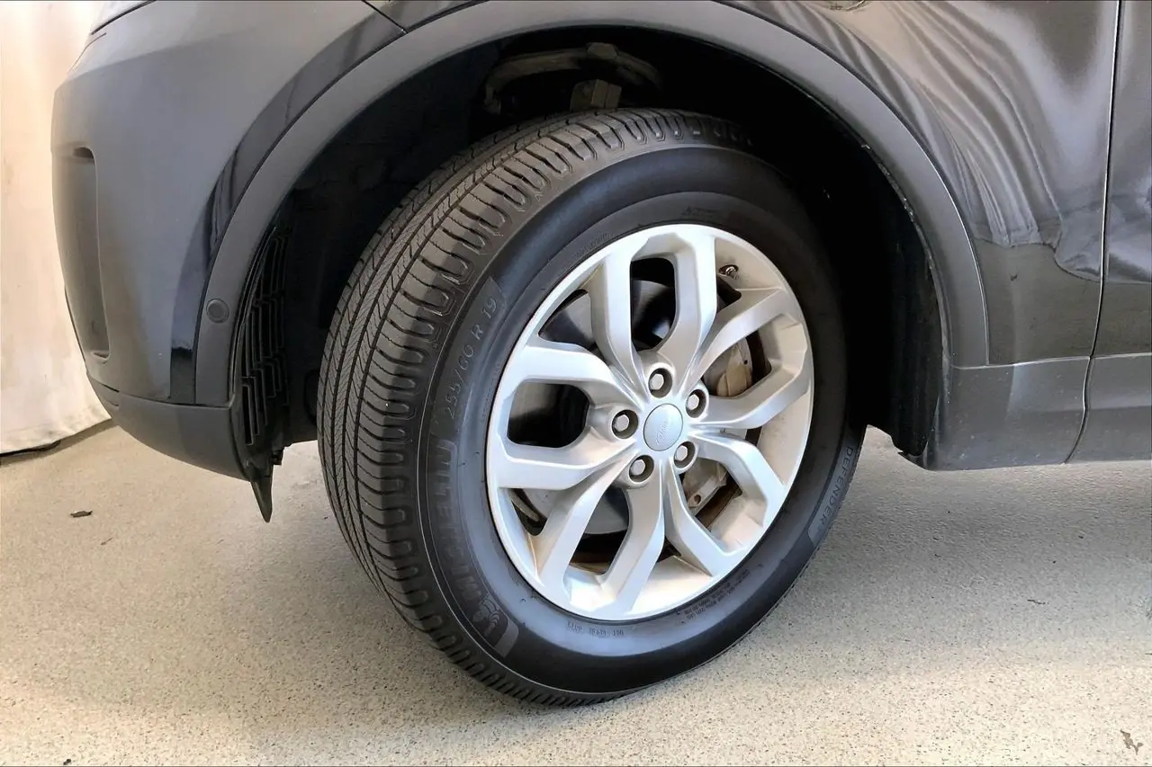2020 Land Rover Discovery - $11,991