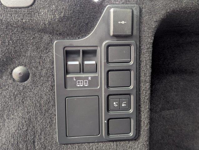 2024 Land Rover Discovery - $28,499
