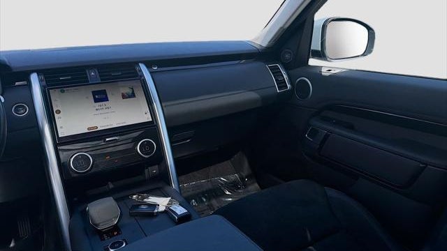 2023 Land Rover Discovery P300 S