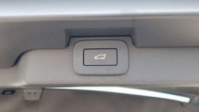 2024 Land Rover Discovery P300 S
