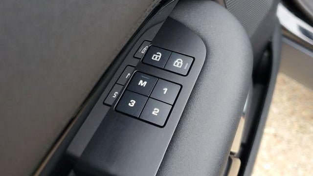 2024 Land Rover Discovery P300 S
